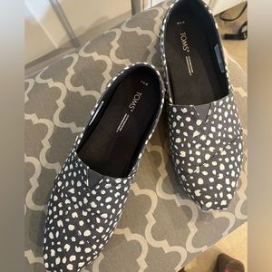 Toms dark grey and crème Cheetah